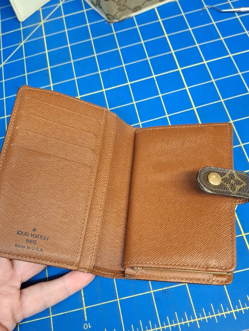 Louis Vuitton Monogram Snap Kiss Lock Wallet Brown Gold-Tone 5.5x3.5x1 Preowned